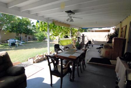 Residential Assisted Living in Tustin CA - Woodlawn Care Facility - backyard patio