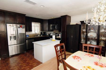 Residential Assisted Living in Tustin CA - Woodlawn Care Facility - kitchen