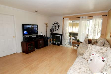 Residential Assisted Living in Tustin CA - Woodlawn Care Facility - living room 2