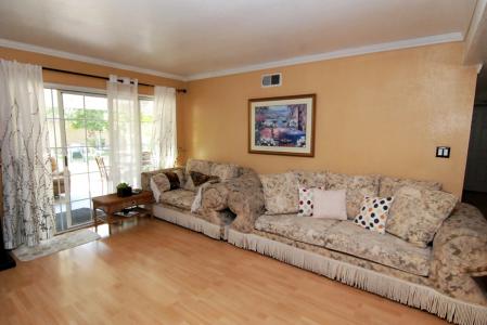 Residential Assisted Living in Tustin CA - Woodlawn Care Facility - living room