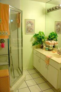 Residential Assisted Living Palm Springs - carino quality home care bathroom