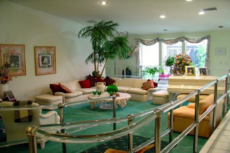 Residential Assisted Living Palm Springs - carino quality home care living room