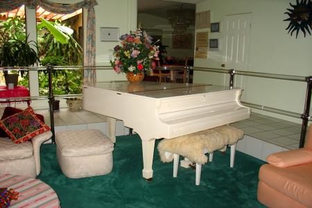 Residential Assisted Living Palm Springs - carino quality home care piano