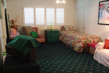 Residential Assisted Living Palm Springs - carino quality home care sitting area