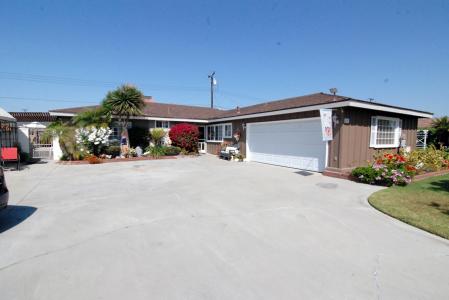Residential Assisted Living in Anaheim CA - Orange Park Guest Home - driveway