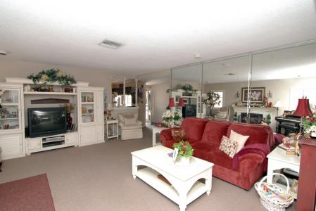Residential Assisted Living in Anaheim CA - Orange Park Guest Home - living room
