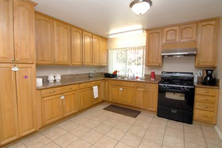 Residential Assisted Living in Rancho Cucamonga CA - Paradise for the Elderly 2 - kitchen cabinets