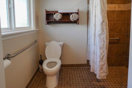 Residential Assisted Living in Rancho Cucamonga CA - Villa Living - bathroom 2