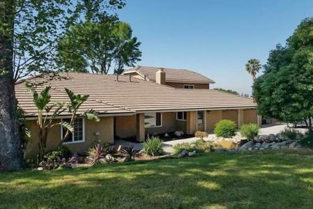 Residential Assisted Living in Rancho Cucamonga CA - Villa Living - front lawn